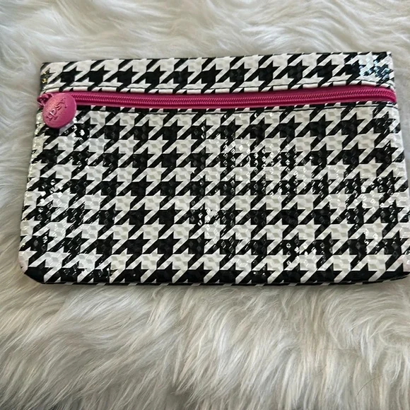 Houndstooth vinyl ipsy bag with pink zipper - Picture 1 of 3